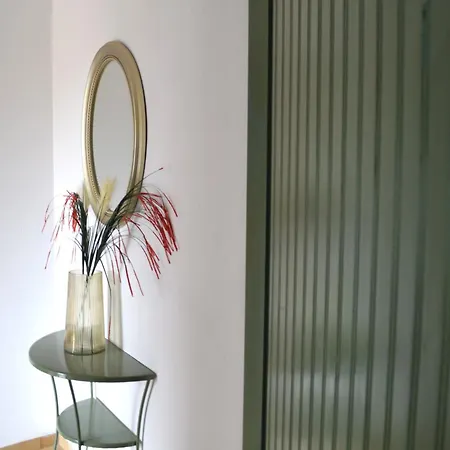 Loupino Couples Romance Stoupa