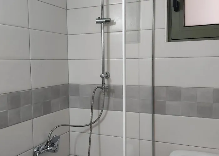 Loupino Couples Romance Stoúpa